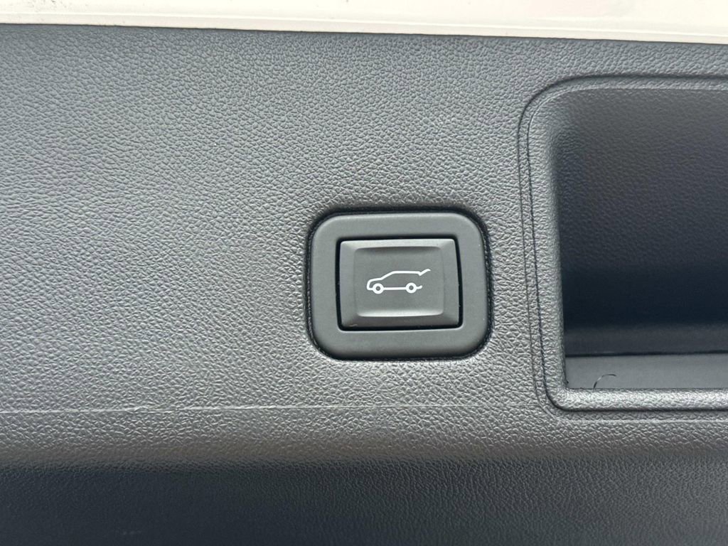 Used 2024 GMC Terrain AT4 w/ Infotainment Package II image 9