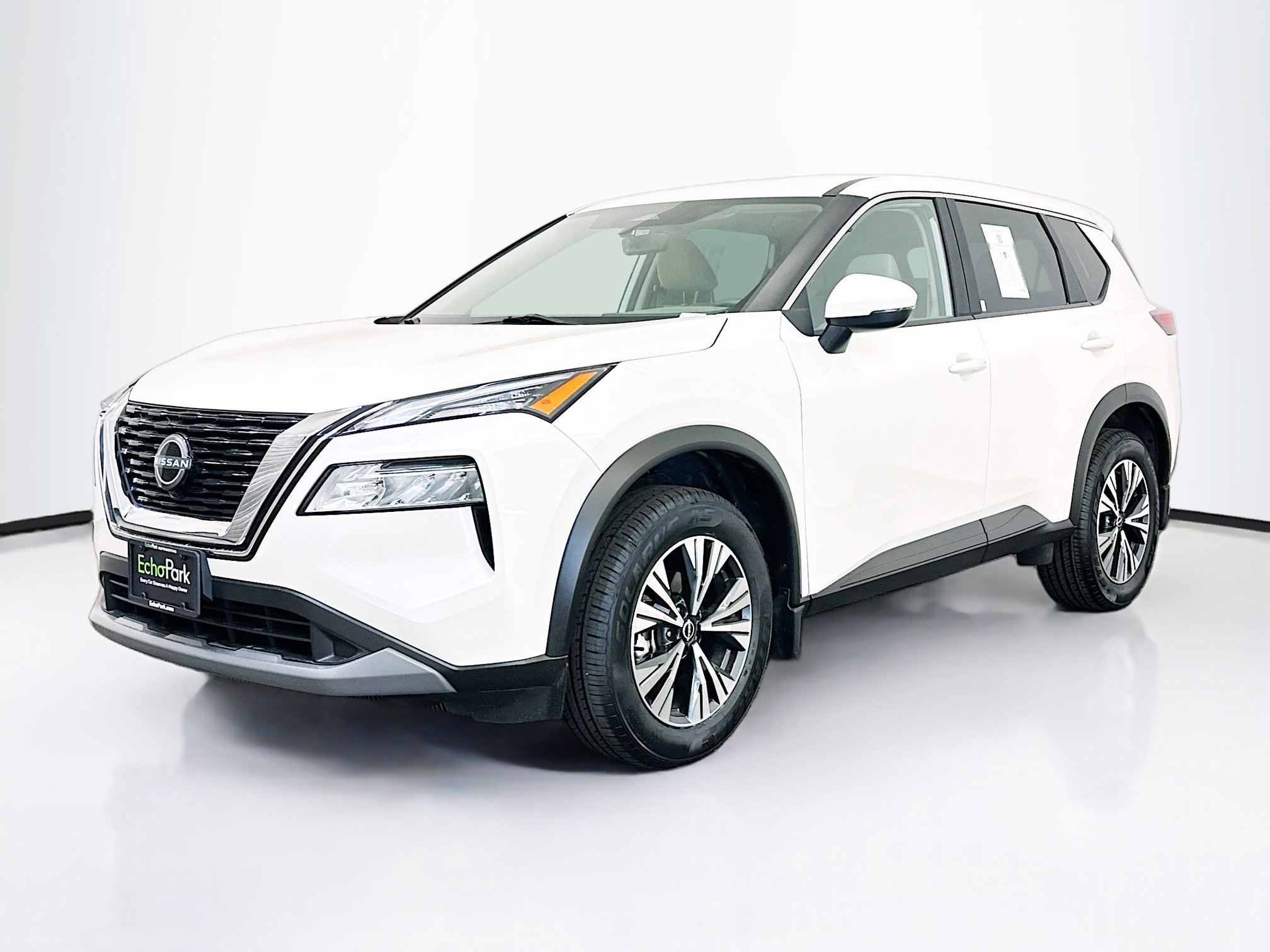 Used 2023 Nissan Rogue SV image 3