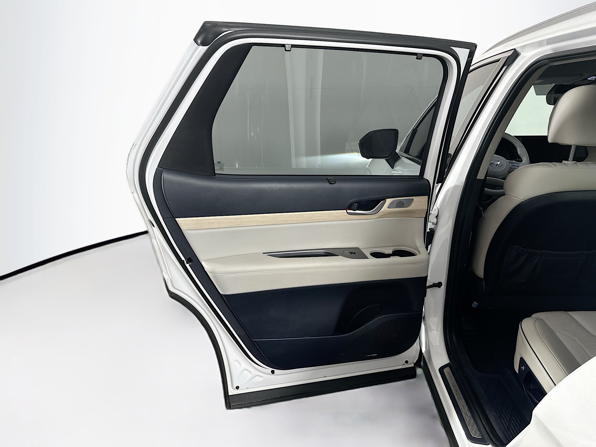 Used 2023 Hyundai Palisade Limited w/ Winter Package FWD image 27