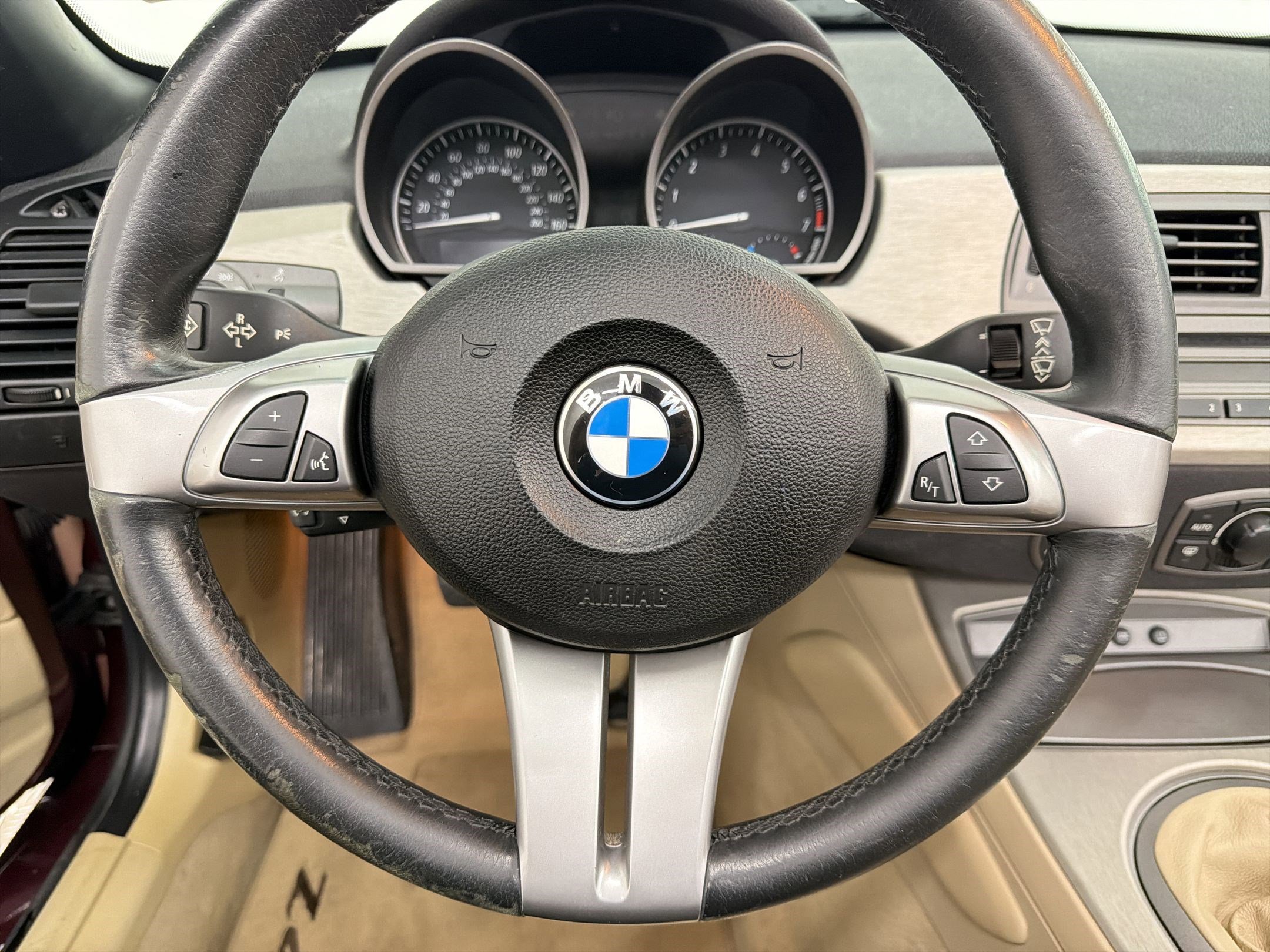 Used 2004 BMW Z4 2.5i image 14