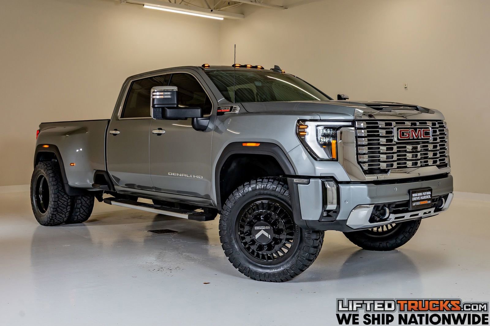 Used 2024 GMC Sierra 3500 Denali w/ Denali Reserve Package AWD/4WD image 1