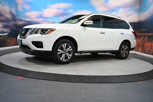 Used 2018 Nissan Pathfinder SV image 3