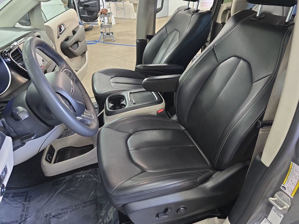 Certified 2023 Chrysler Pacifica Touring-L FWD image 17