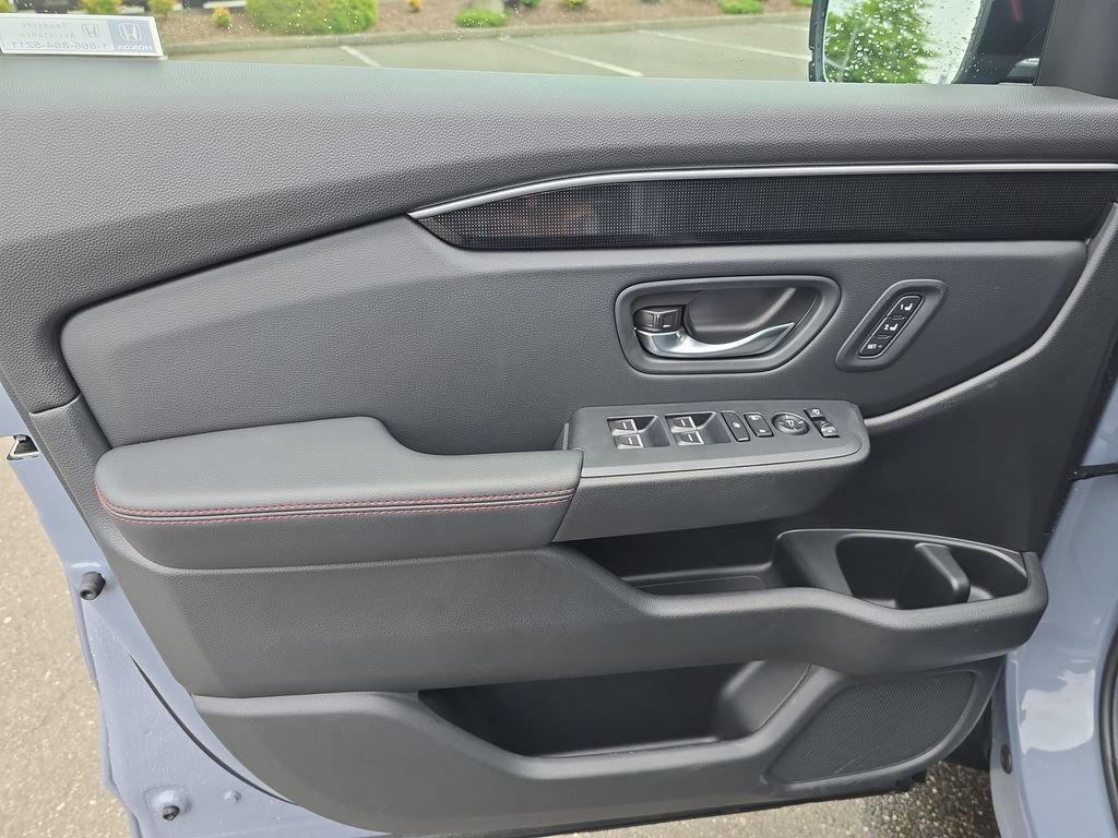 Used 2025 Honda Pilot Black Edition image 16