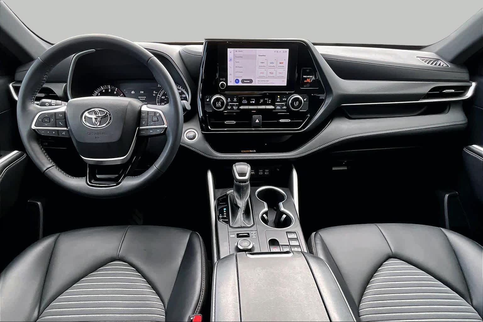 Used 2024 Toyota Highlander XSE AWD/4WD image 16