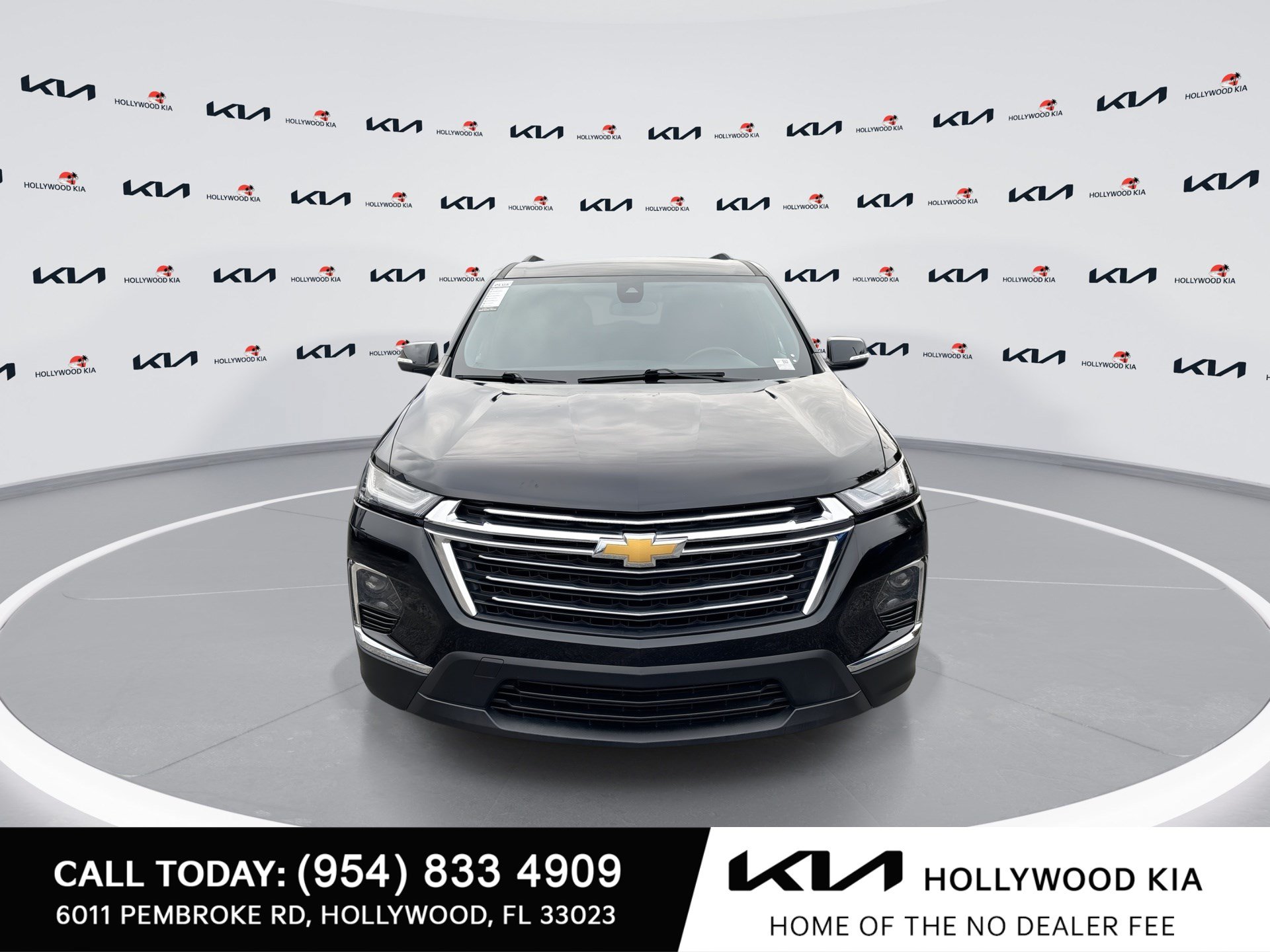 Used 2023 Chevrolet Traverse LT w/ LPO, Cargo Package AWD/4WD image 3