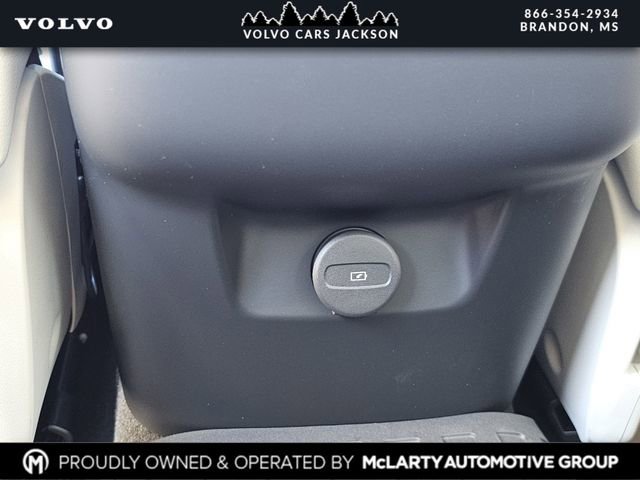 New 2026 Volvo XC60 B5 Ultra w/ Protection Package Premier image 18