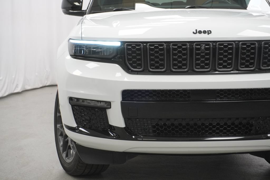 Used 2024 Jeep Grand Cherokee L Summit AWD/4WD image 14