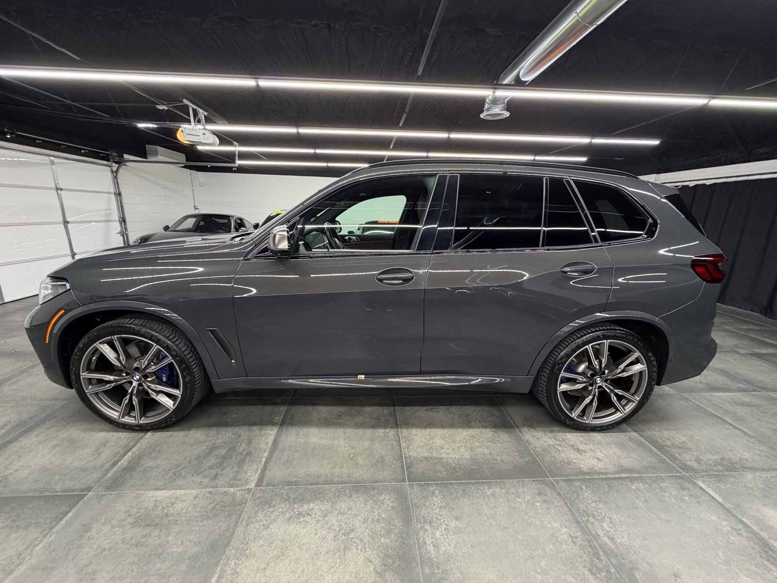 Used 2023 BMW X5 M50i w/ Executive Package image 3