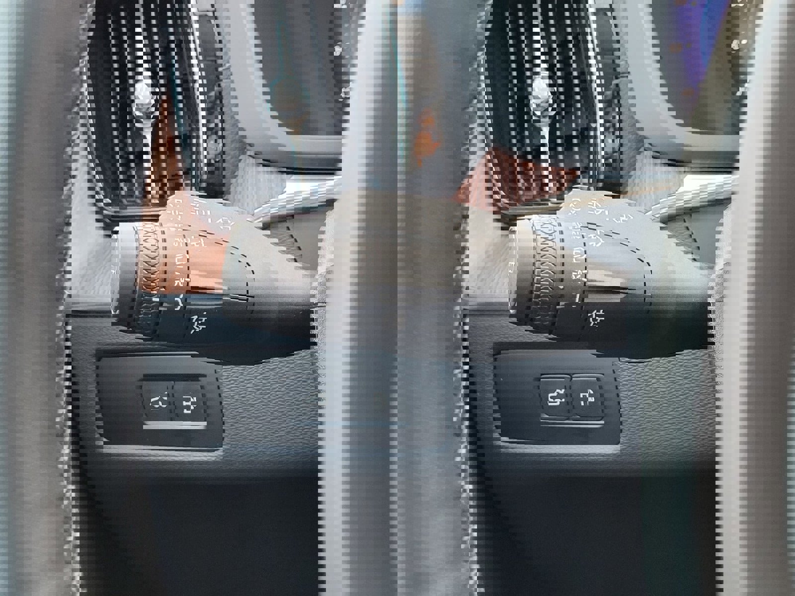 Certified 2024 Volvo XC60 T8 Ultimate w/ Protection Package Premier image 22