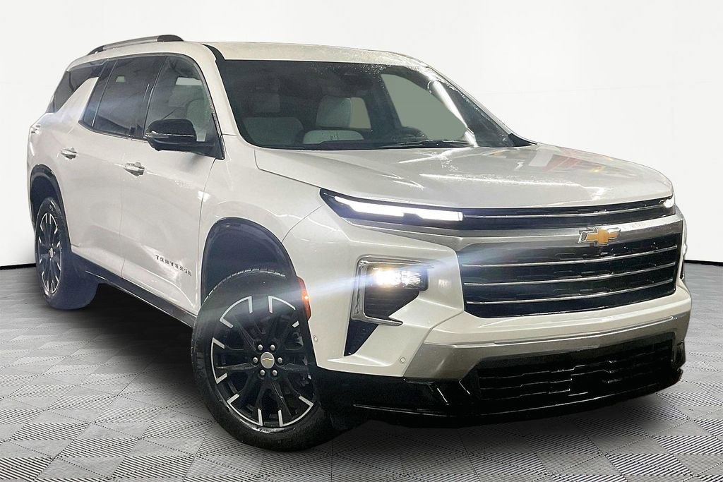 Used 2024 Chevrolet Traverse RS image 3