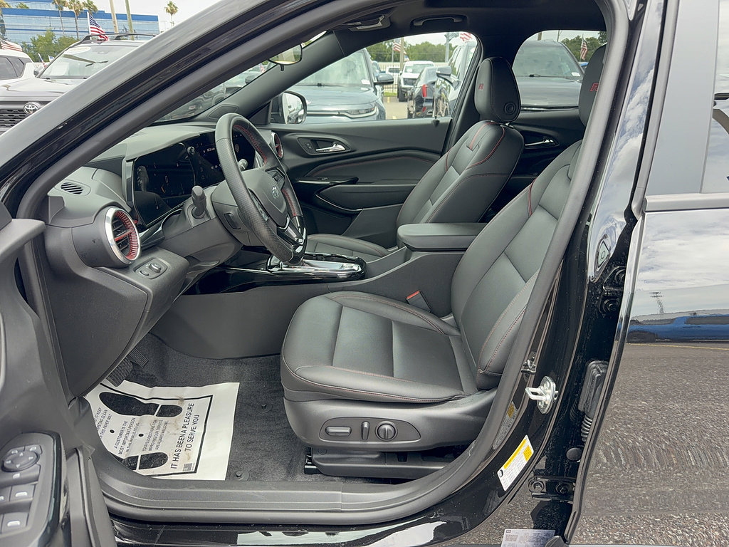 Used 2025 Chevrolet Trax RS w/ Sunroof Package FWD image 12