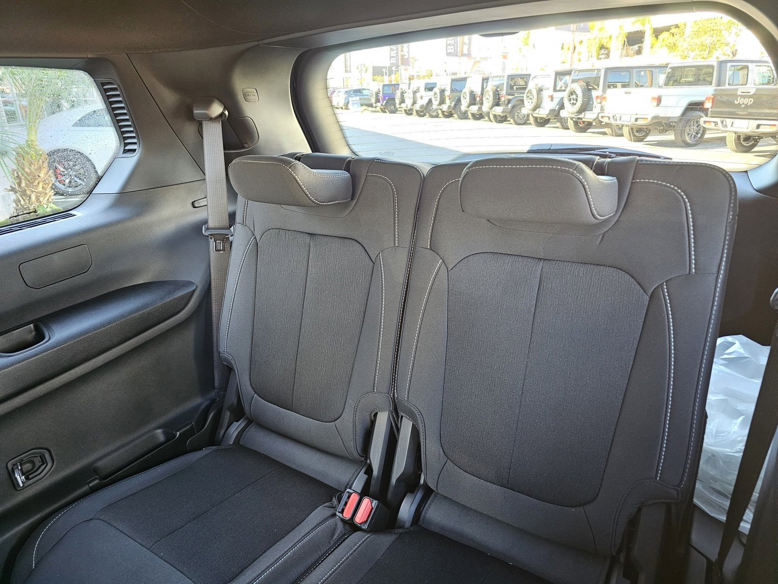 New 2025 Jeep Grand Cherokee L Laredo image 26