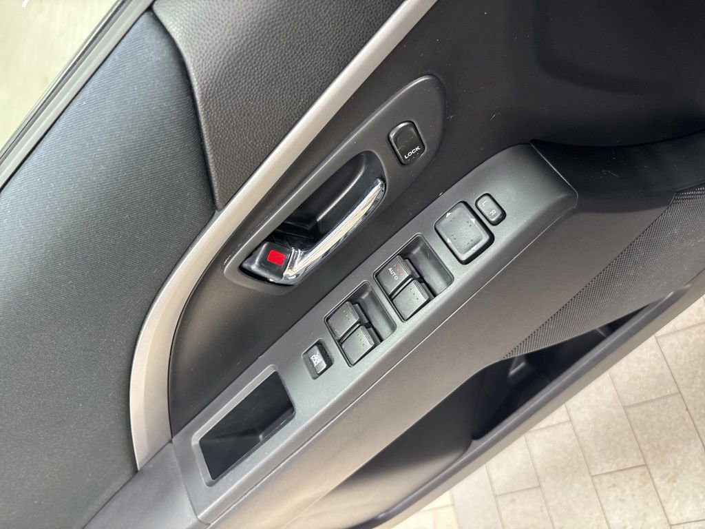 Used 2014 MAZDA MAZDA5 Sport image 24