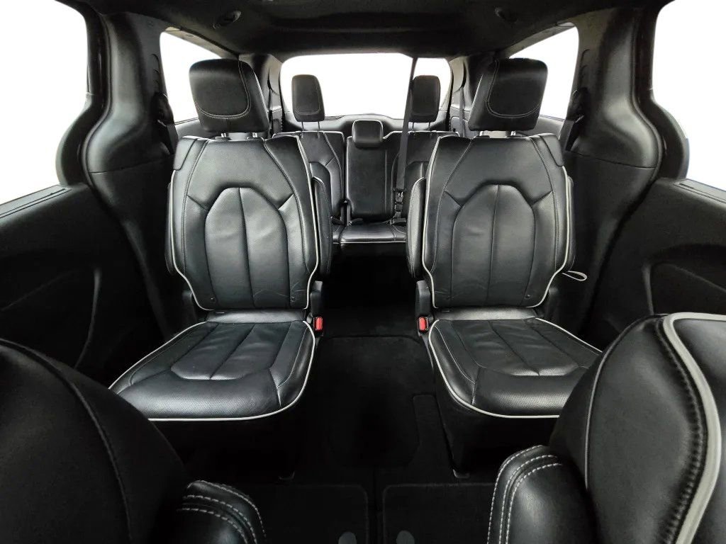 Used 2025 Chrysler Pacifica Limited FWD image 26