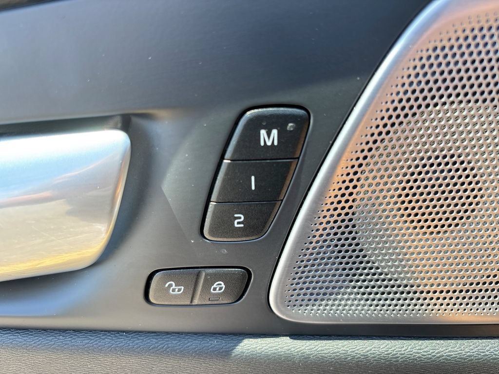 Used 2023 Volvo XC60 B5 Ultimate w/ Protection Package FWD image 15