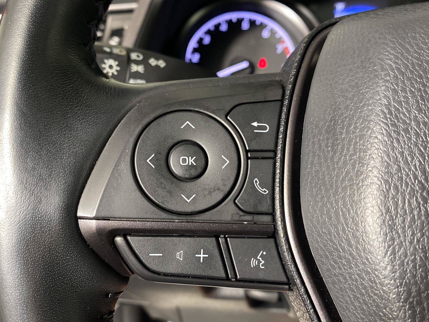 Used 2023 Toyota Camry SE w/ Cold Weather Package FWD image 23