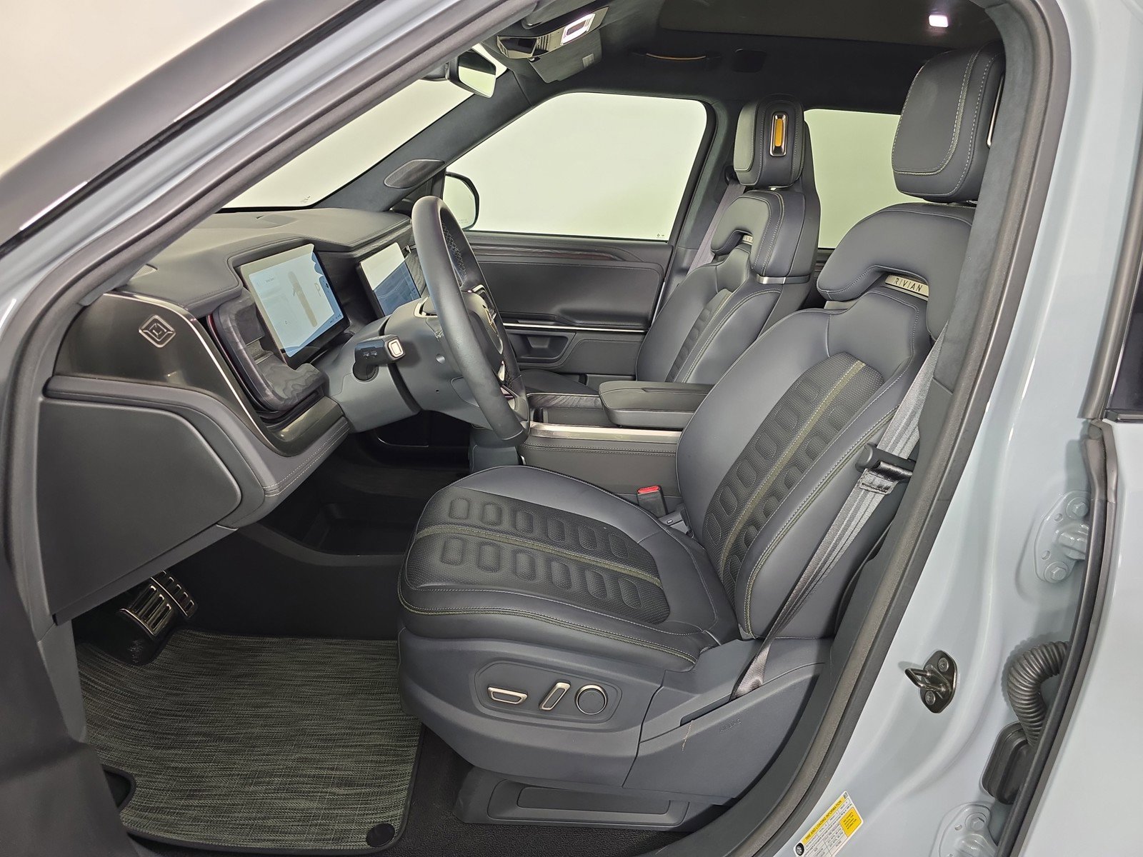 Used 2023 Rivian R1T Launch Edition image 20