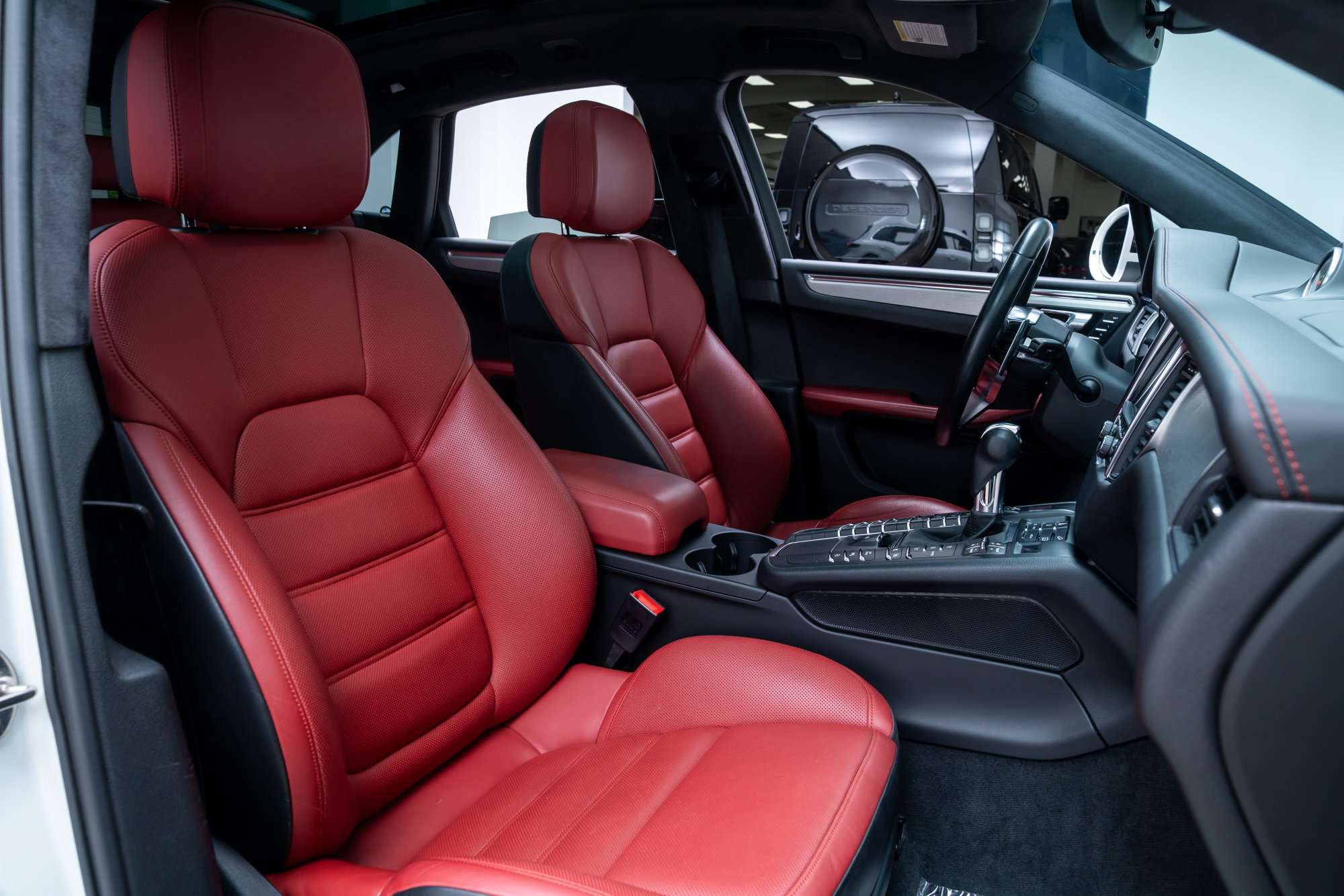 Used 2015 Porsche Macan Turbo AWD/4WD image 30