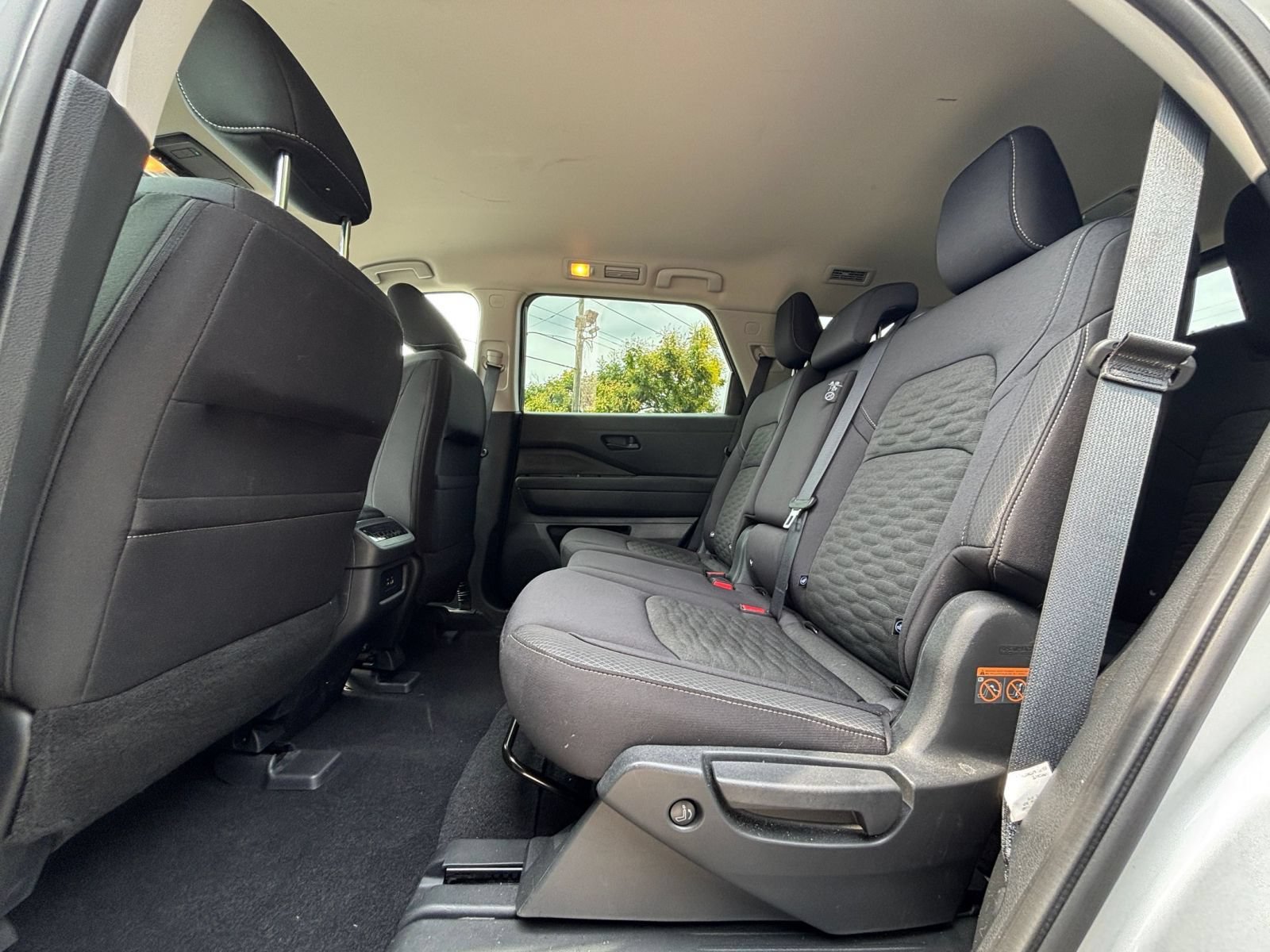 Used 2025 Nissan Pathfinder SV FWD image 23