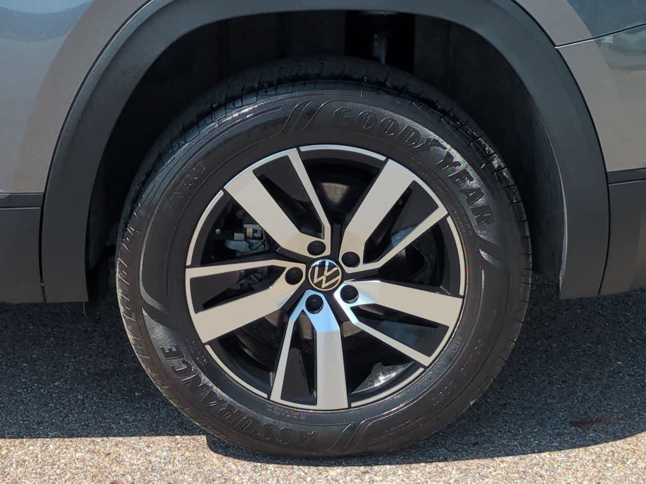 Used 2023 Volkswagen Atlas SE AWD/4WD image 13