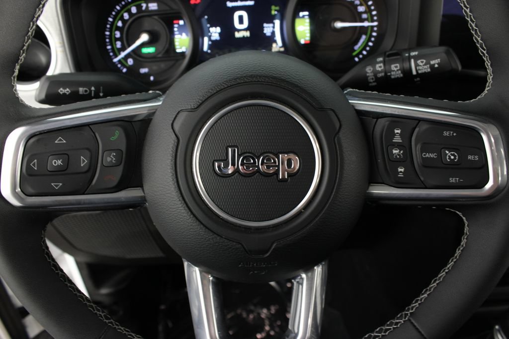 Used 2025 Jeep Wrangler Unlimited Sahara w/ Safety Group AWD/4WD image 13