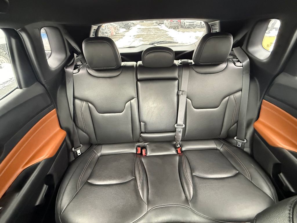 Used 2024 Jeep Compass Limited image 17