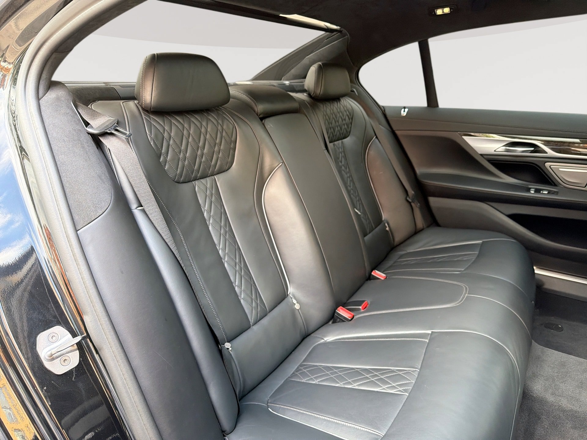 Used 2019 BMW 750i xDrive w/ M Sport Package AWD/4WD image 26