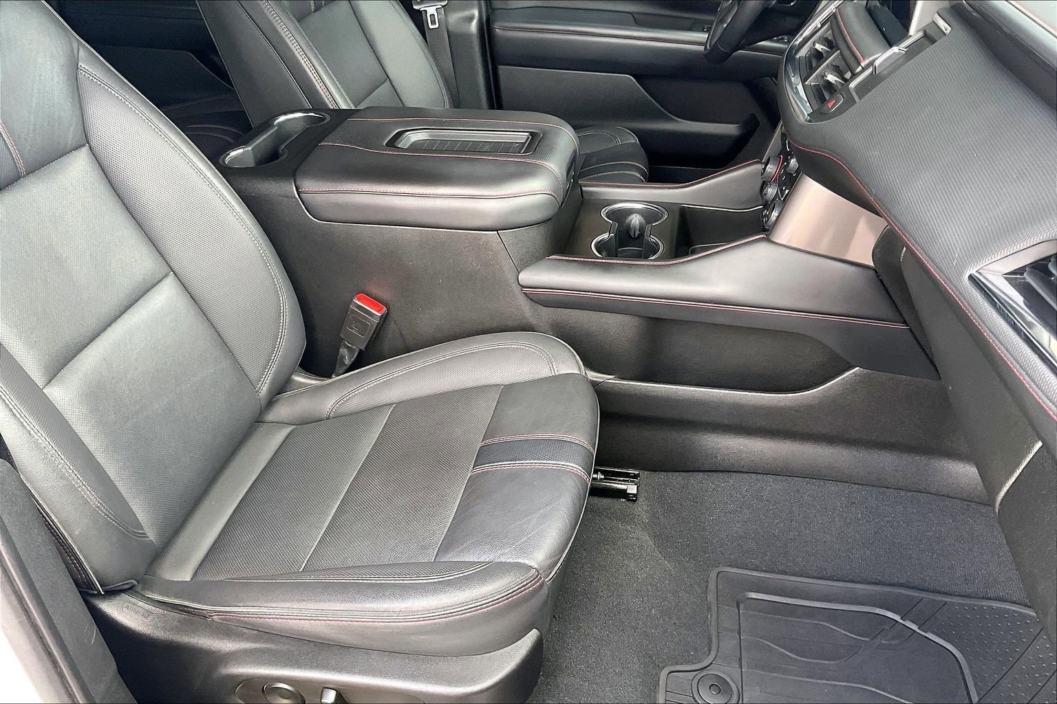 Used 2022 Chevrolet Suburban RST w/ Luxury Package image 23