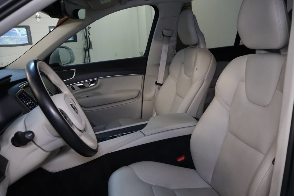 Used 2020 Volvo XC90 T6 Momentum w/ Protection Package Premier AWD/4WD image 16