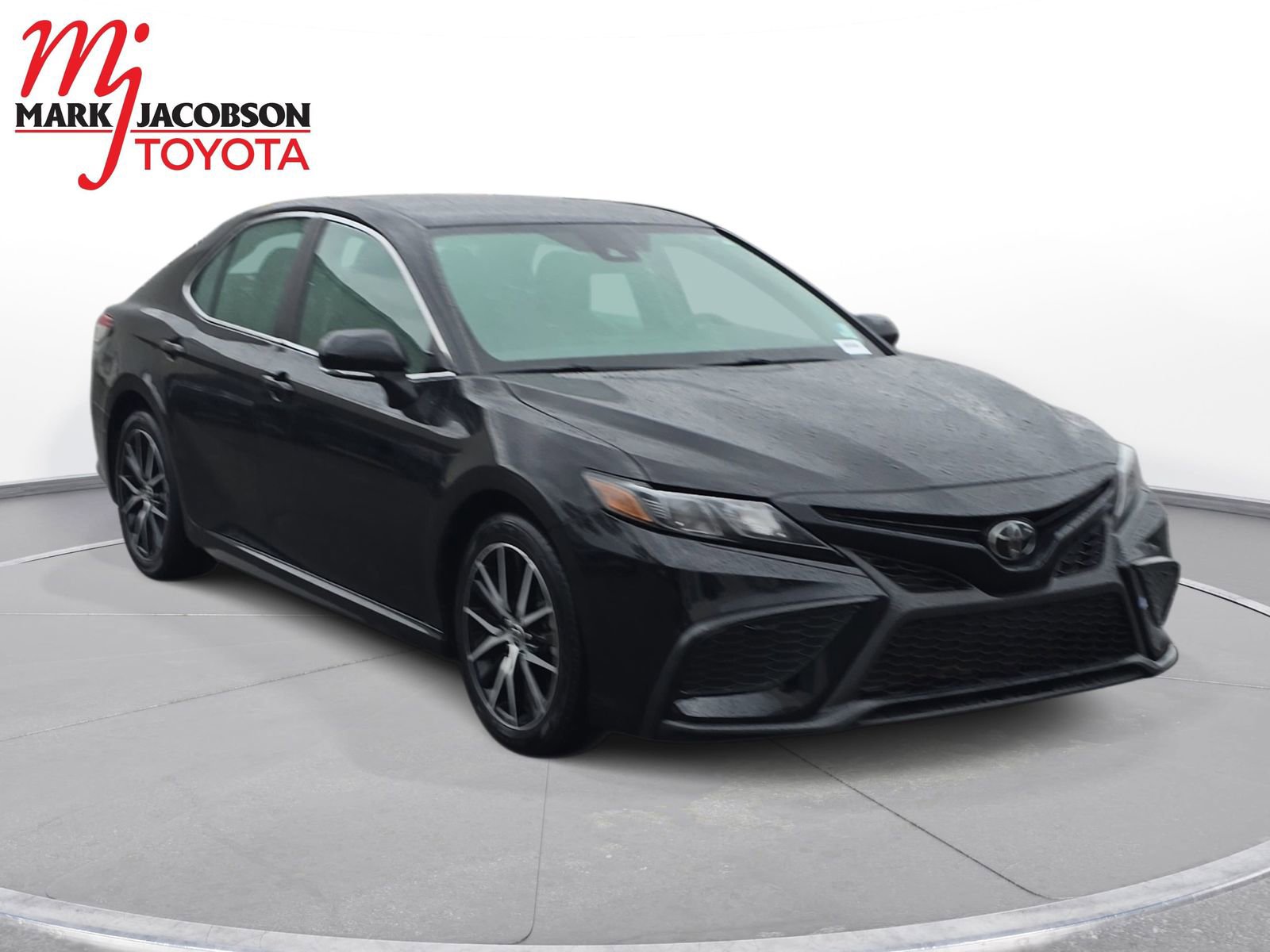 Used 2023 Toyota Camry SE image 5