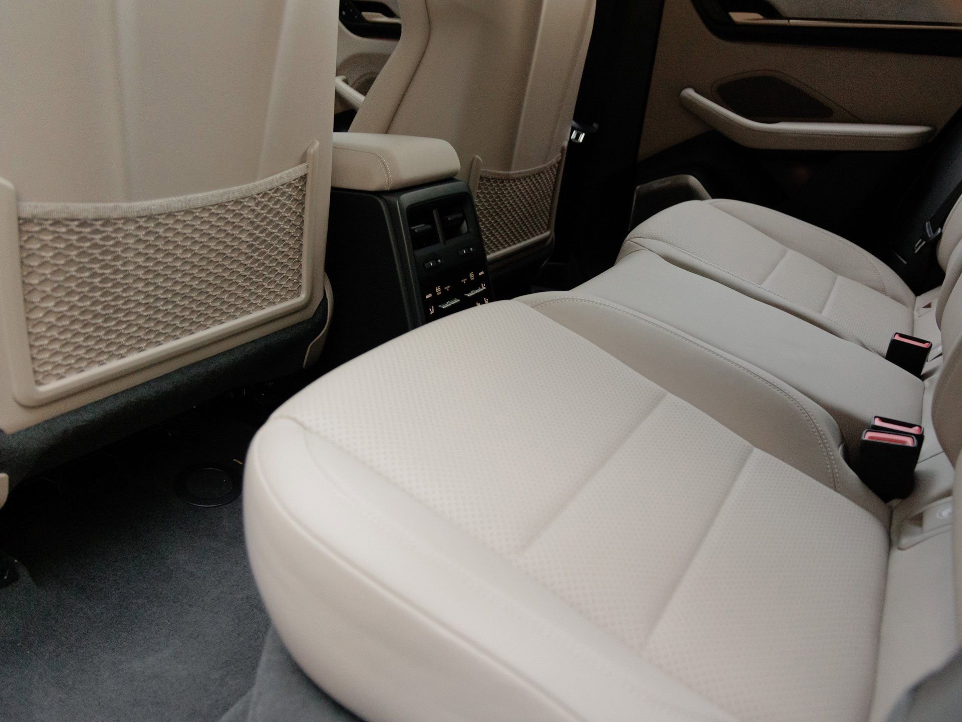 New 2024 Porsche Macan Turbo Electric image 27