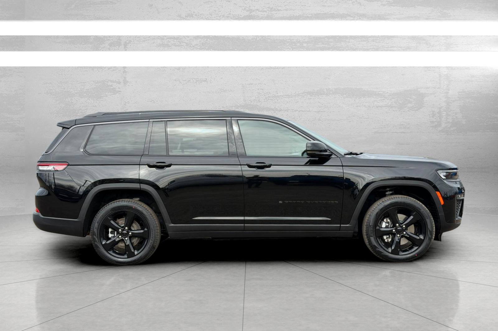 New 2026 Jeep Grand Cherokee L Limited w/ Limited Altitude Package image 4