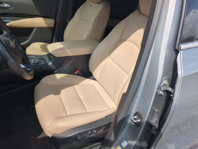 Used 2024 Cadillac XT4 Luxury w/ Cold Weather Package FWD image 23