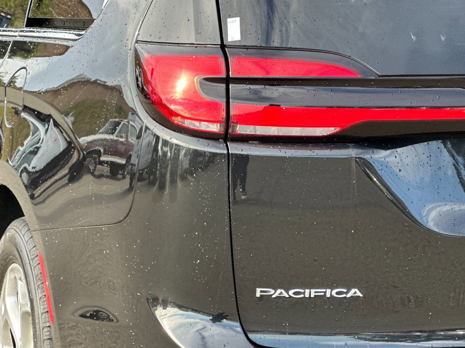 Used 2023 Chrysler Pacifica Limited image 34