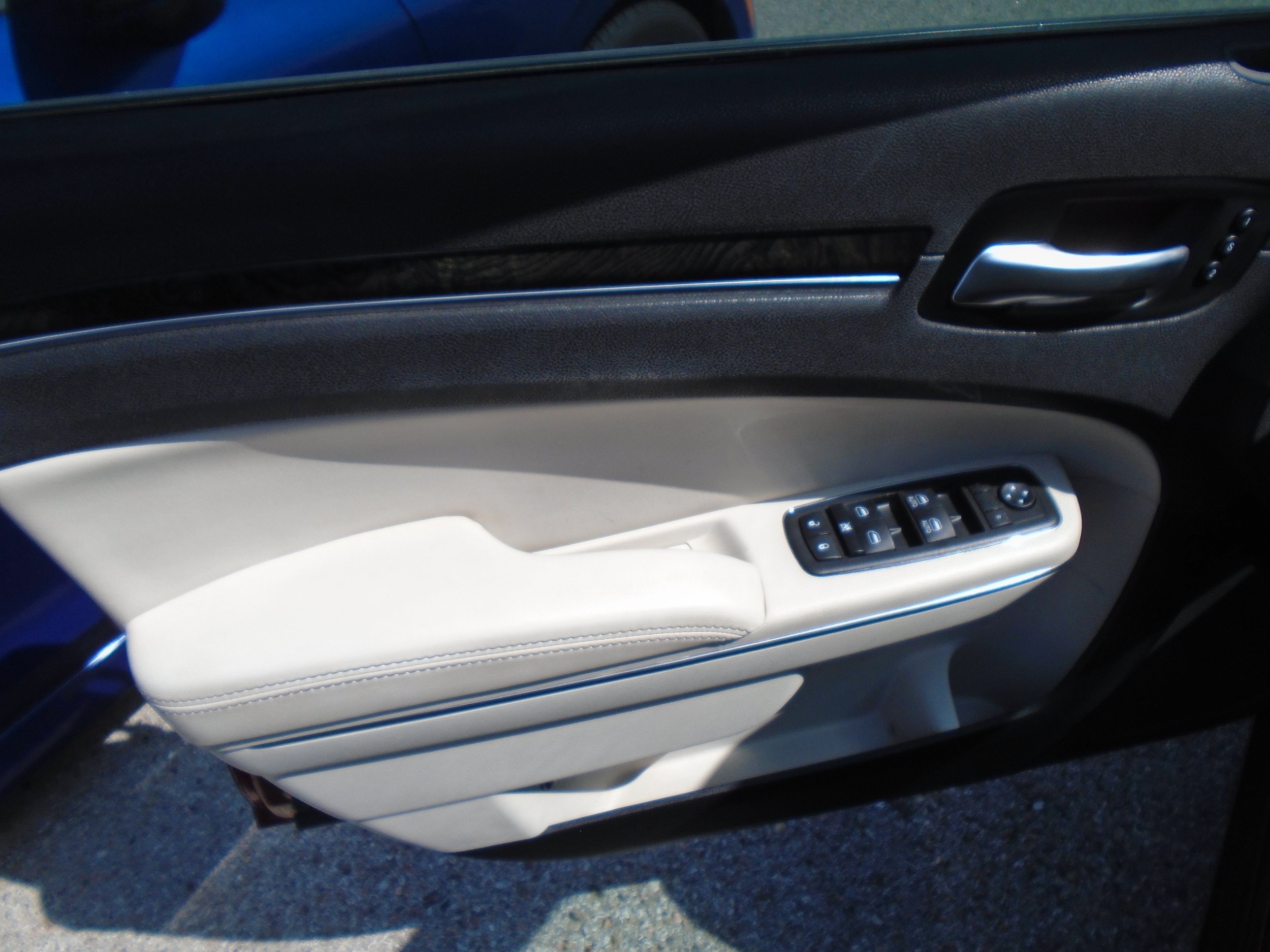 Used 2016 Chrysler 300 C AWD/4WD image 8