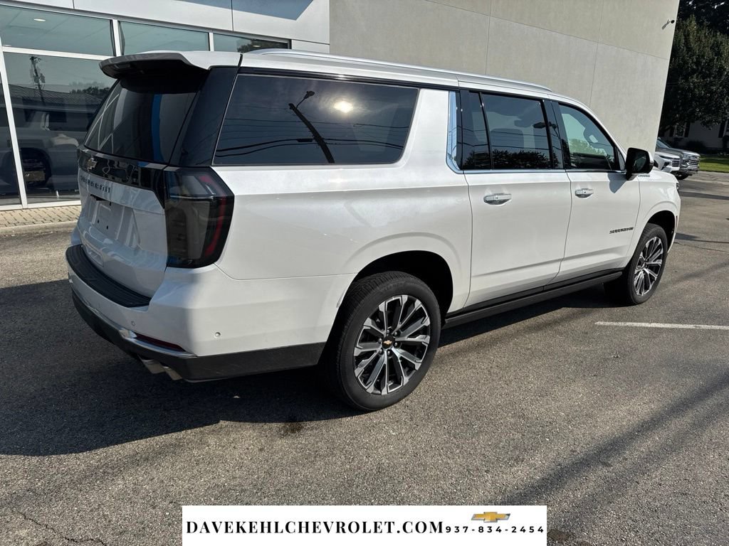 Used 2025 Chevrolet Suburban High Country AWD/4WD image 5