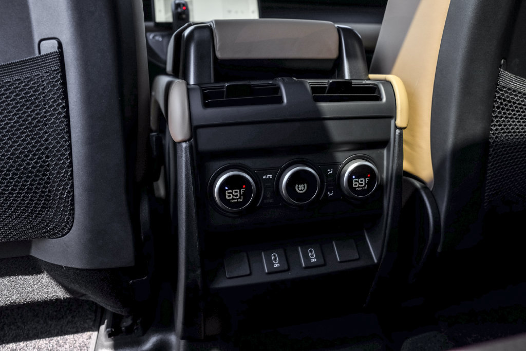 New 2026 Land Rover Defender 110 X-Dynamic SE AWD/4WD image 18