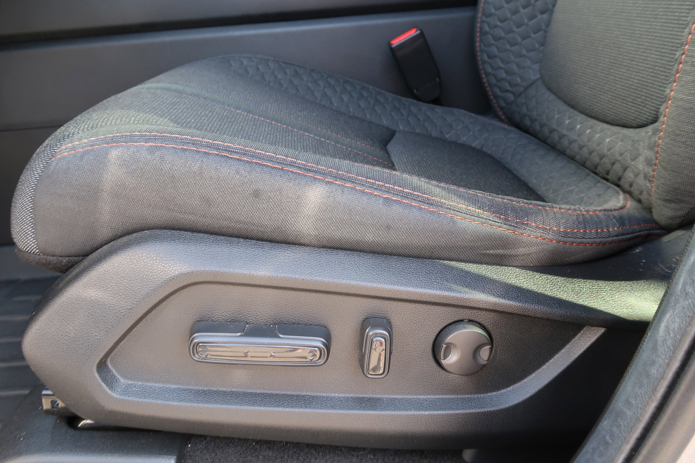 Used 2025 Honda Pilot Sport image 15