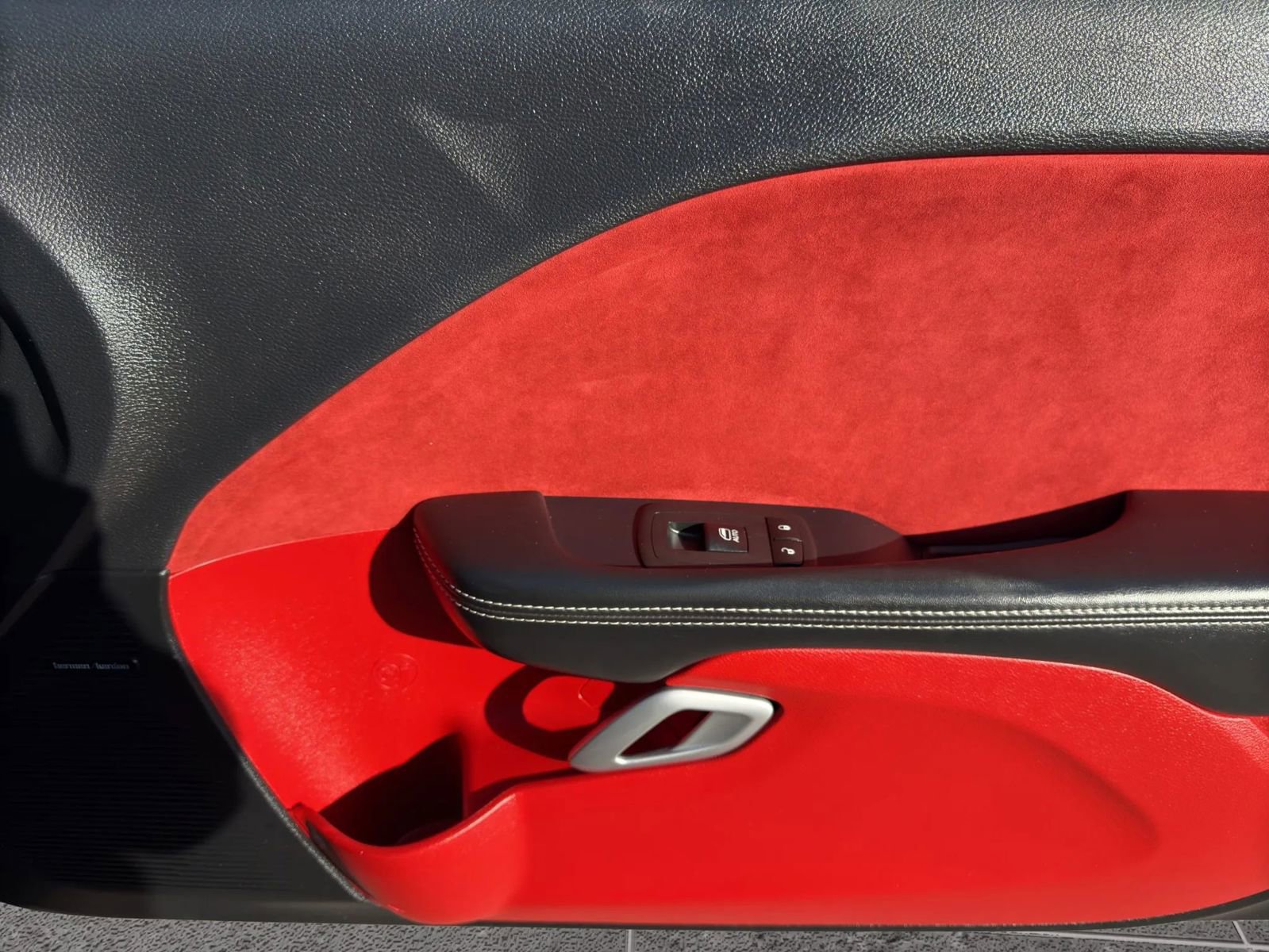 Used 2016 Dodge Challenger SRT w/ Technology Group image 29