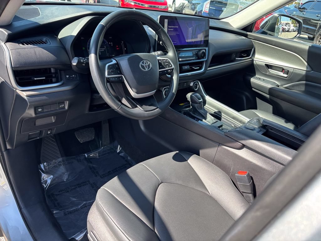Used 2025 Toyota Grand Highlander AWD image 19