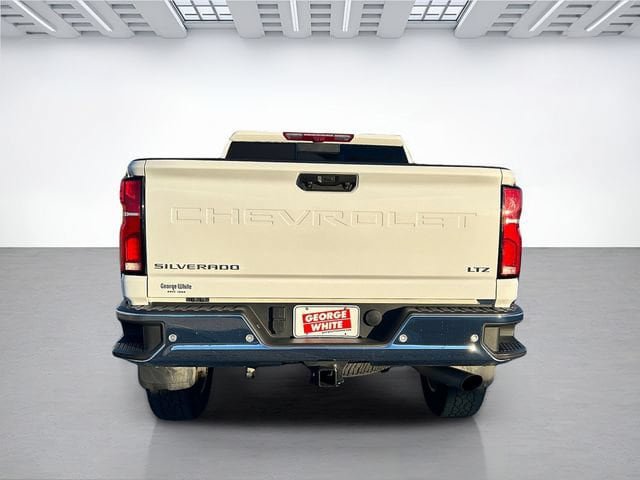 Used 2025 Chevrolet Silverado 2500 LTZ w/ LTZ Premium Package AWD/4WD image 5