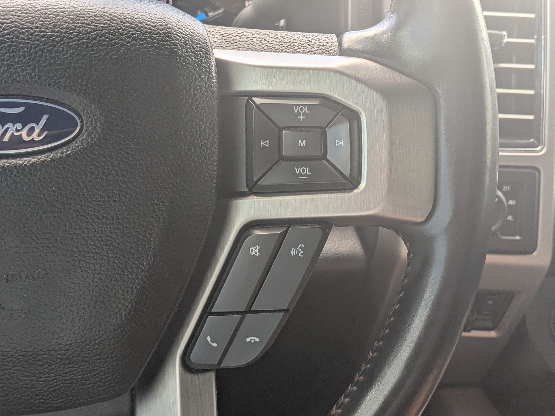 Used 2019 Ford F350 Platinum w/ Platinum Ultimate Package AWD/4WD image 19