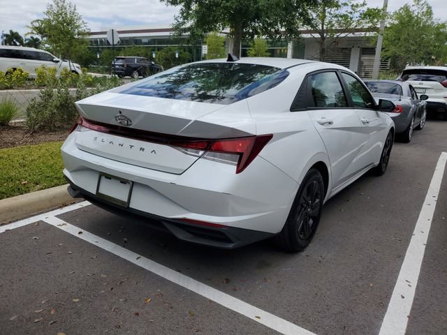 Used 2022 Hyundai Elantra SEL w/ Cargo Package FWD image 5