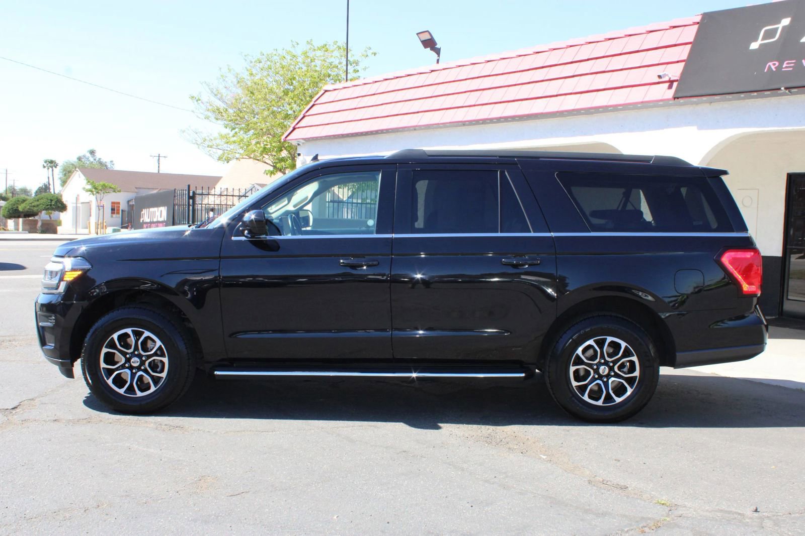 Used 2023 Ford Expedition Max XLT image 43