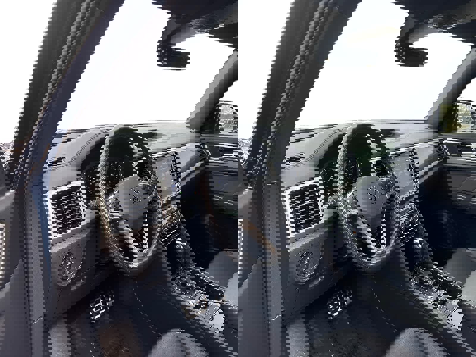 Used 2023 Volkswagen Atlas Cross Sport SEL R-Line image 2