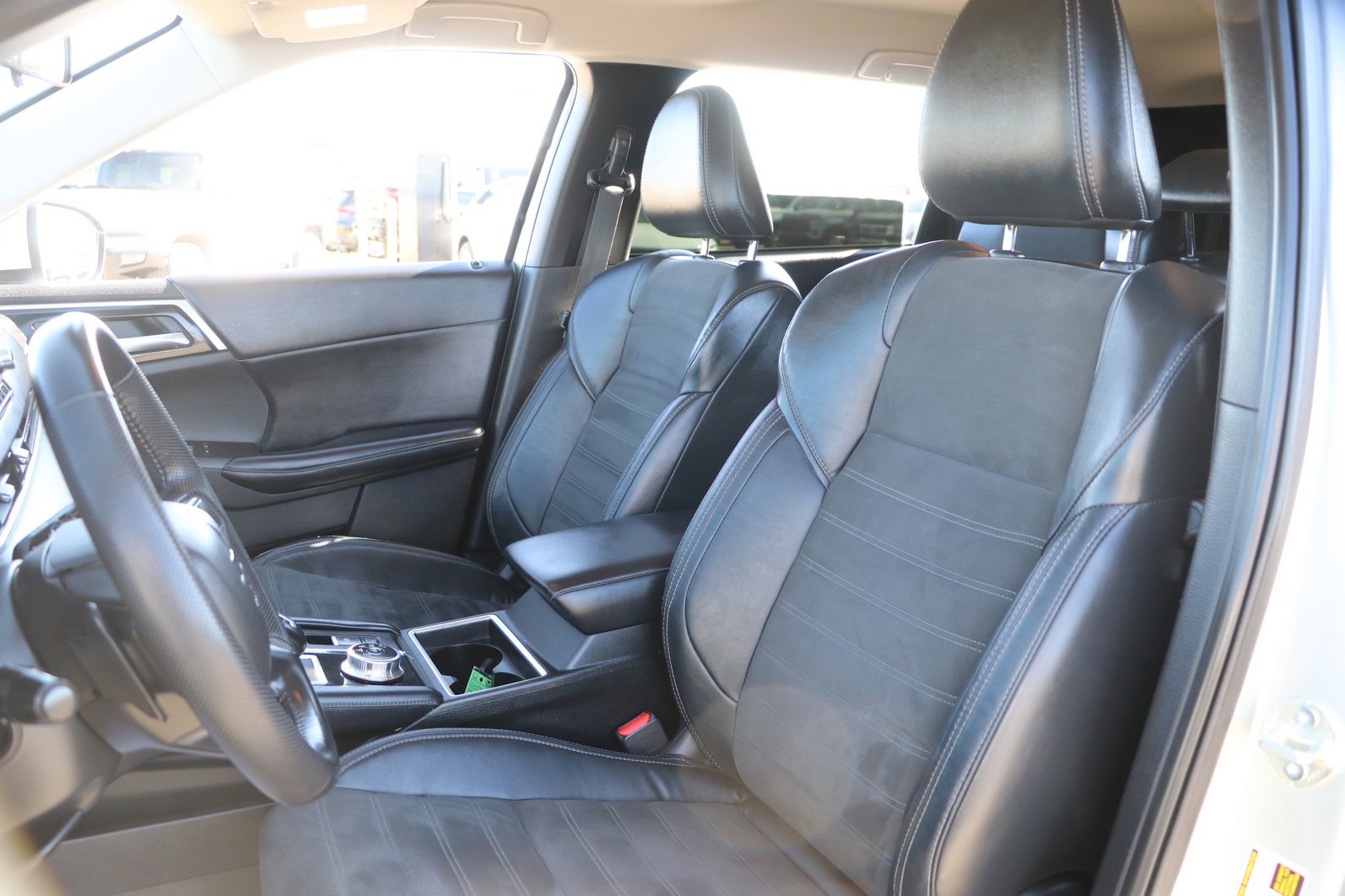 Used 2023 Mitsubishi Outlander SE FWD image 14