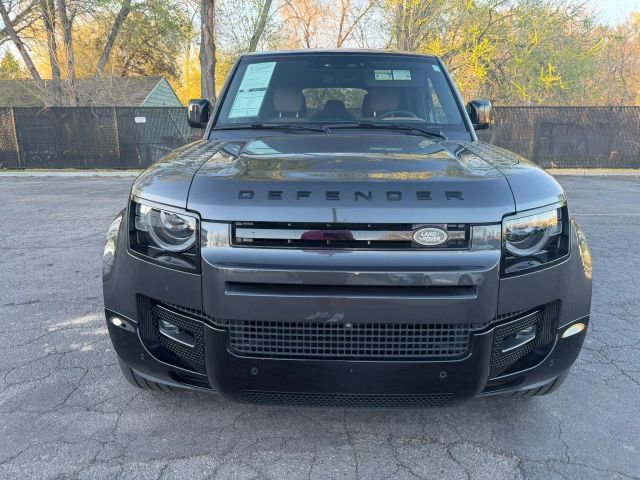 Used 2025 Land Rover Defender 110 X-Dynamic SE image 8