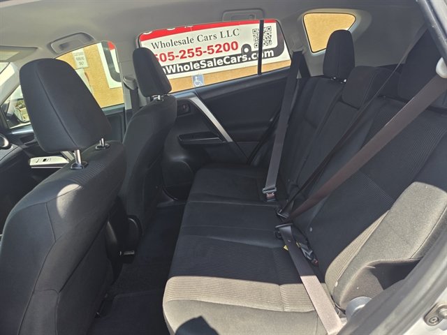 Used 2018 Toyota RAV4 LE FWD image 10