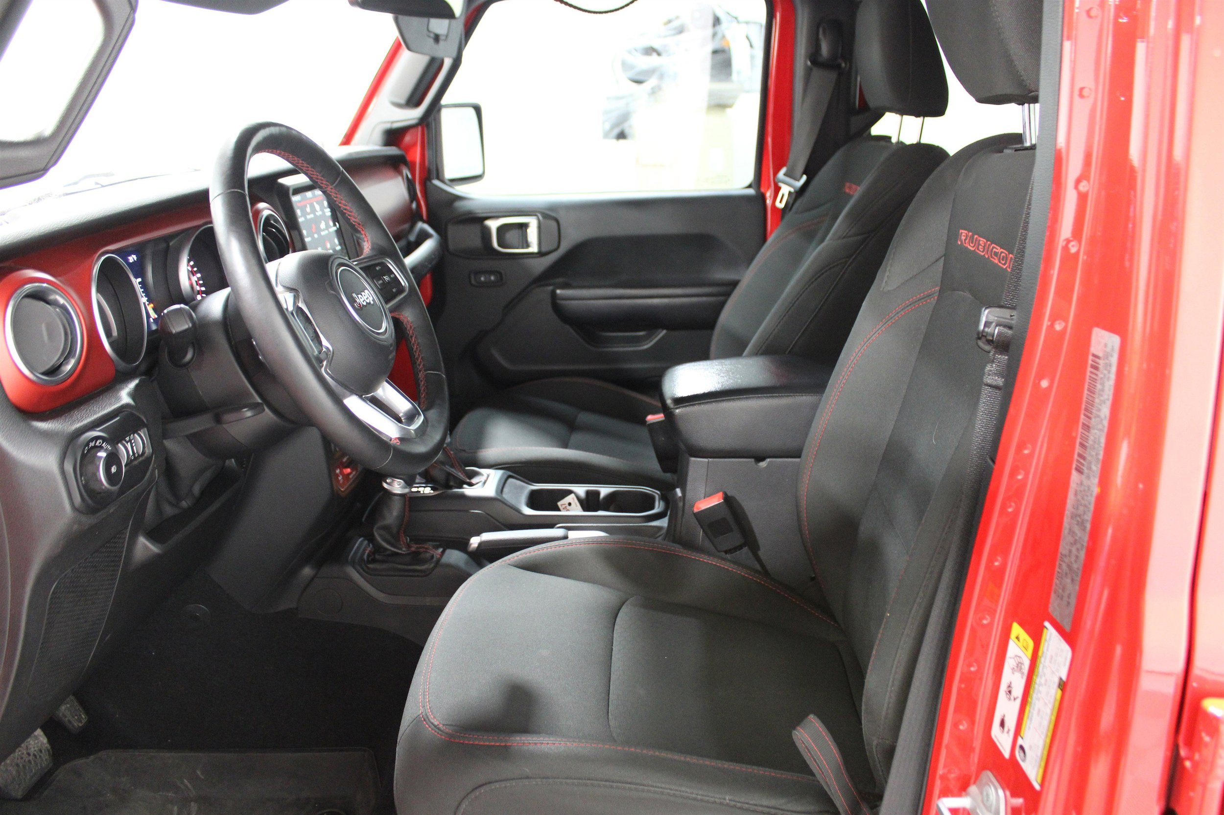 Used 2018 Jeep Wrangler Unlimited Rubicon AWD/4WD image 3